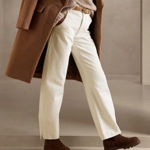 Banana Republic the relaxed taper Jean sz 28 ecru NWT